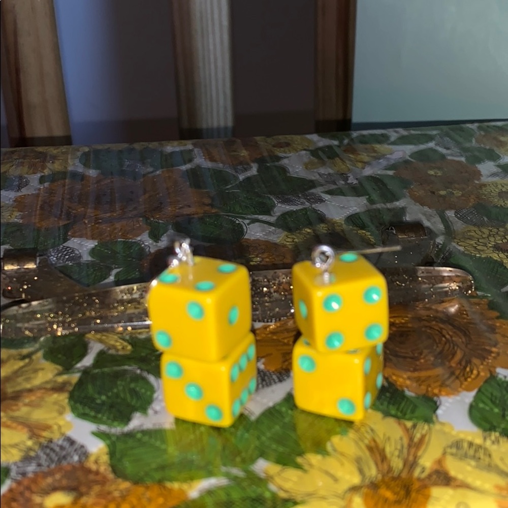 Soaponthecouch made earrings 💗